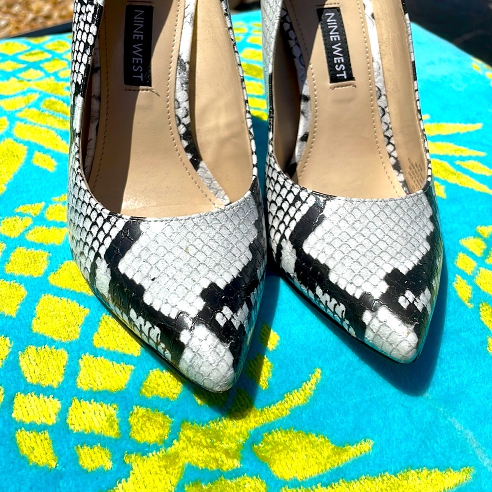 Nine West black and white snakeskin  4” heels - SZ 6 1/2 M.